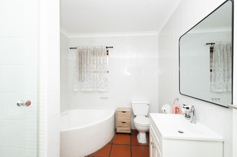 To Let 5 Bedroom Property for Rent in Vierlanden Western Cape